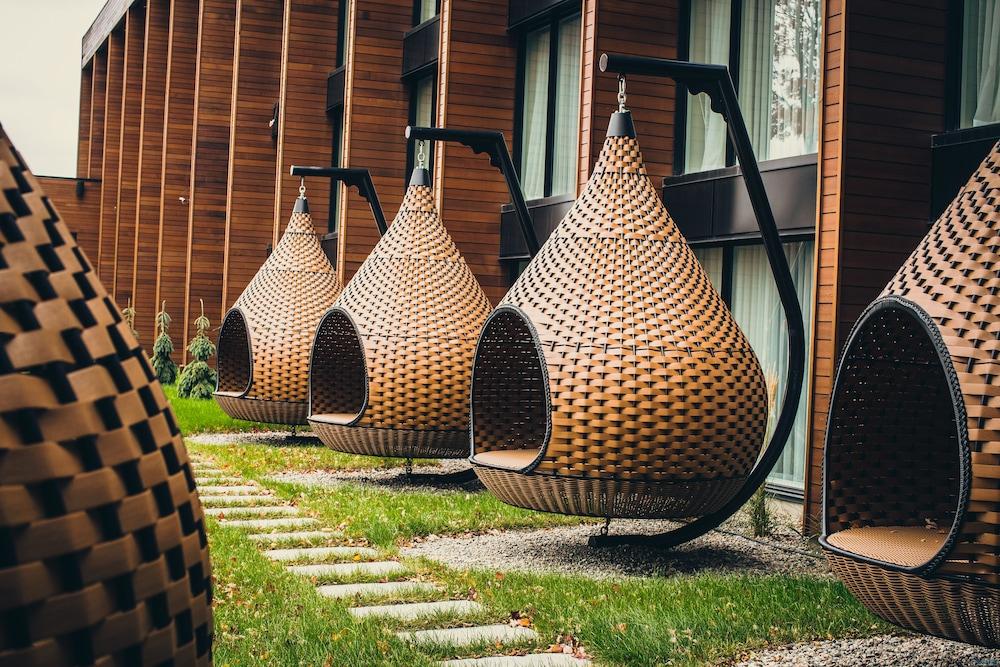 Otl Gouverneur Chicoutimi Εξωτερικό φωτογραφία The resort's garden