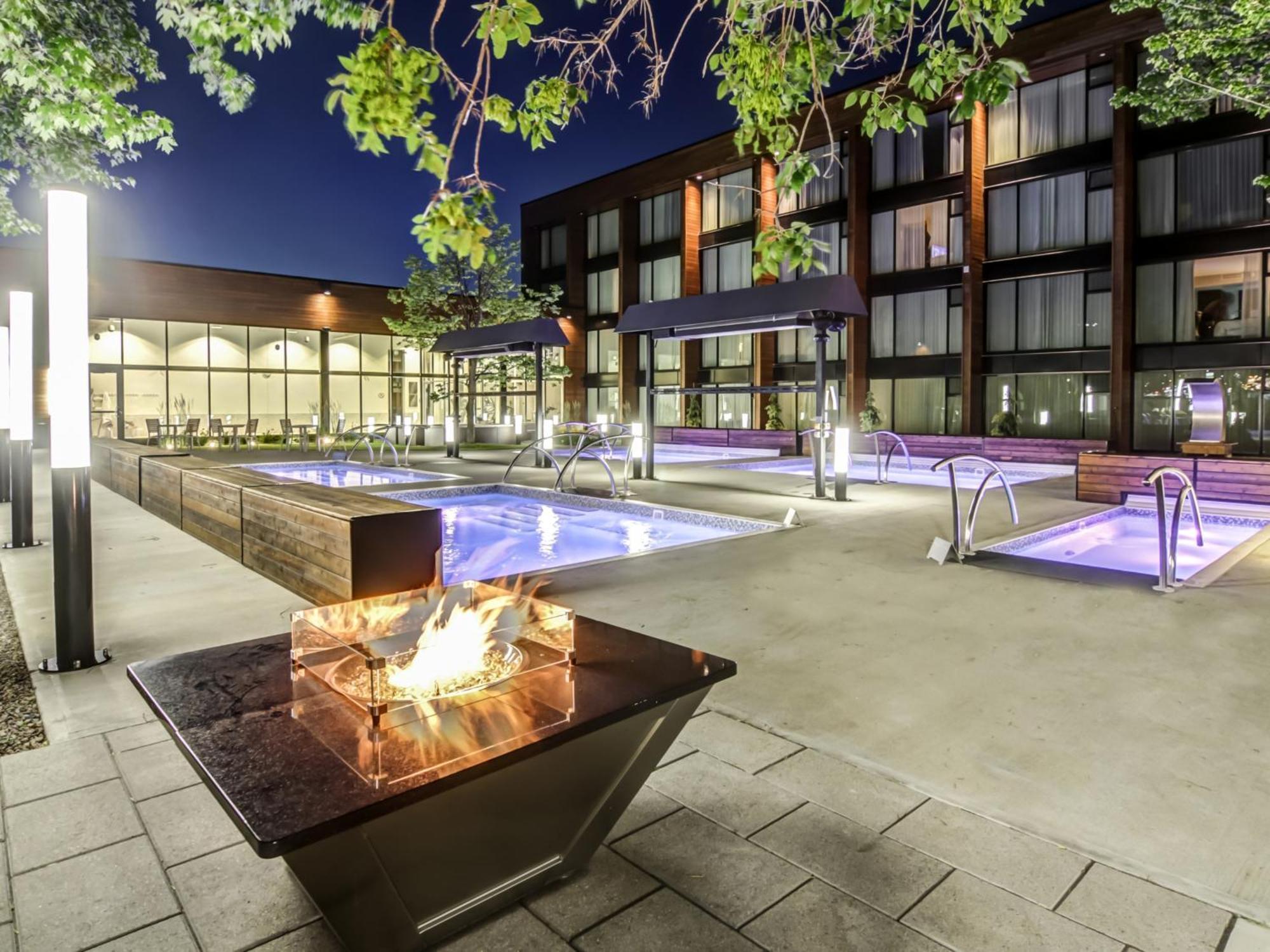 Otl Gouverneur Chicoutimi Εξωτερικό φωτογραφία The outdoor spa at the Hotel