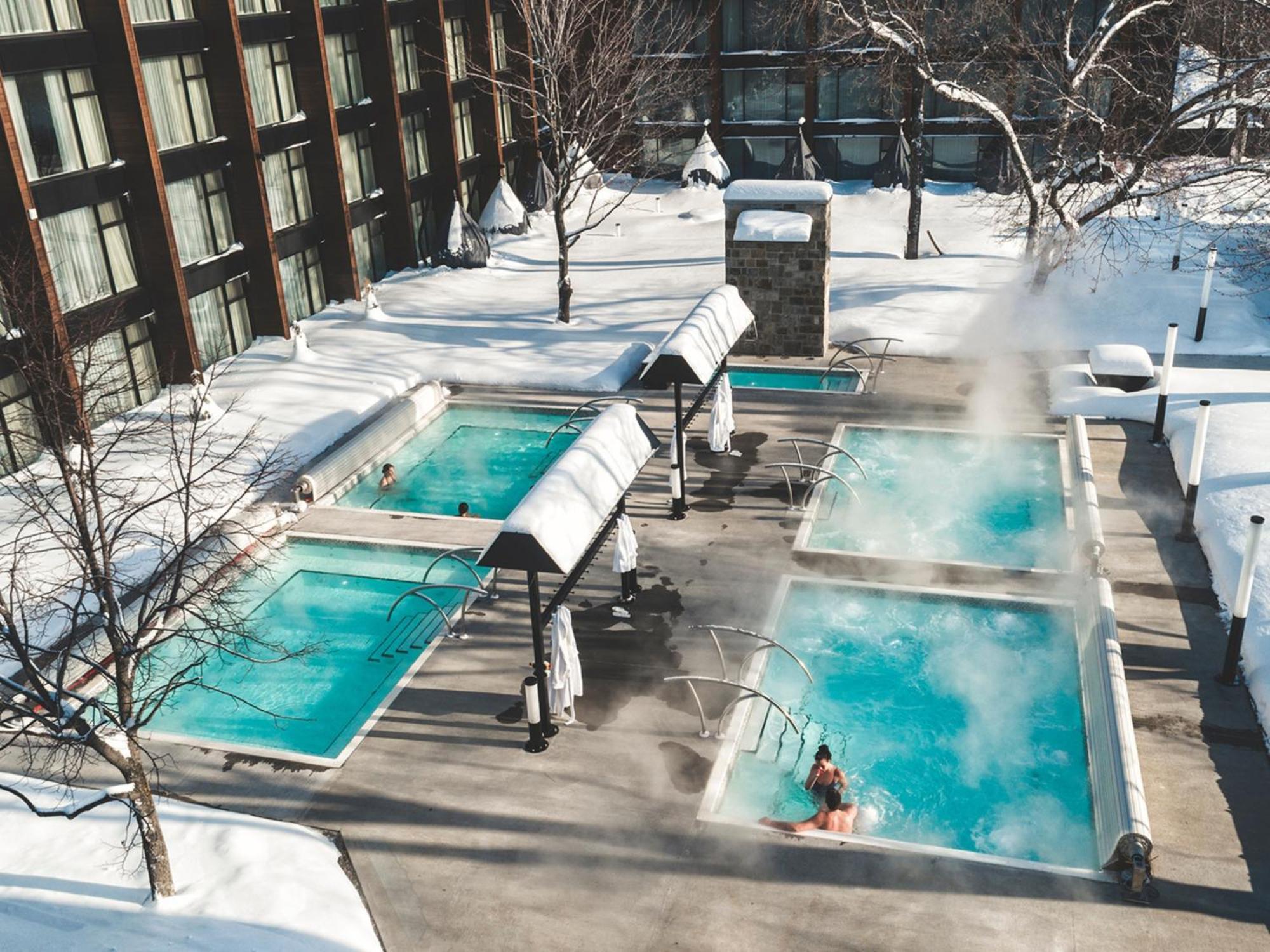 Otl Gouverneur Chicoutimi Εξωτερικό φωτογραφία Outdoor hot springs at the Hotel Okura, Hakkōda, Sendai, Japan