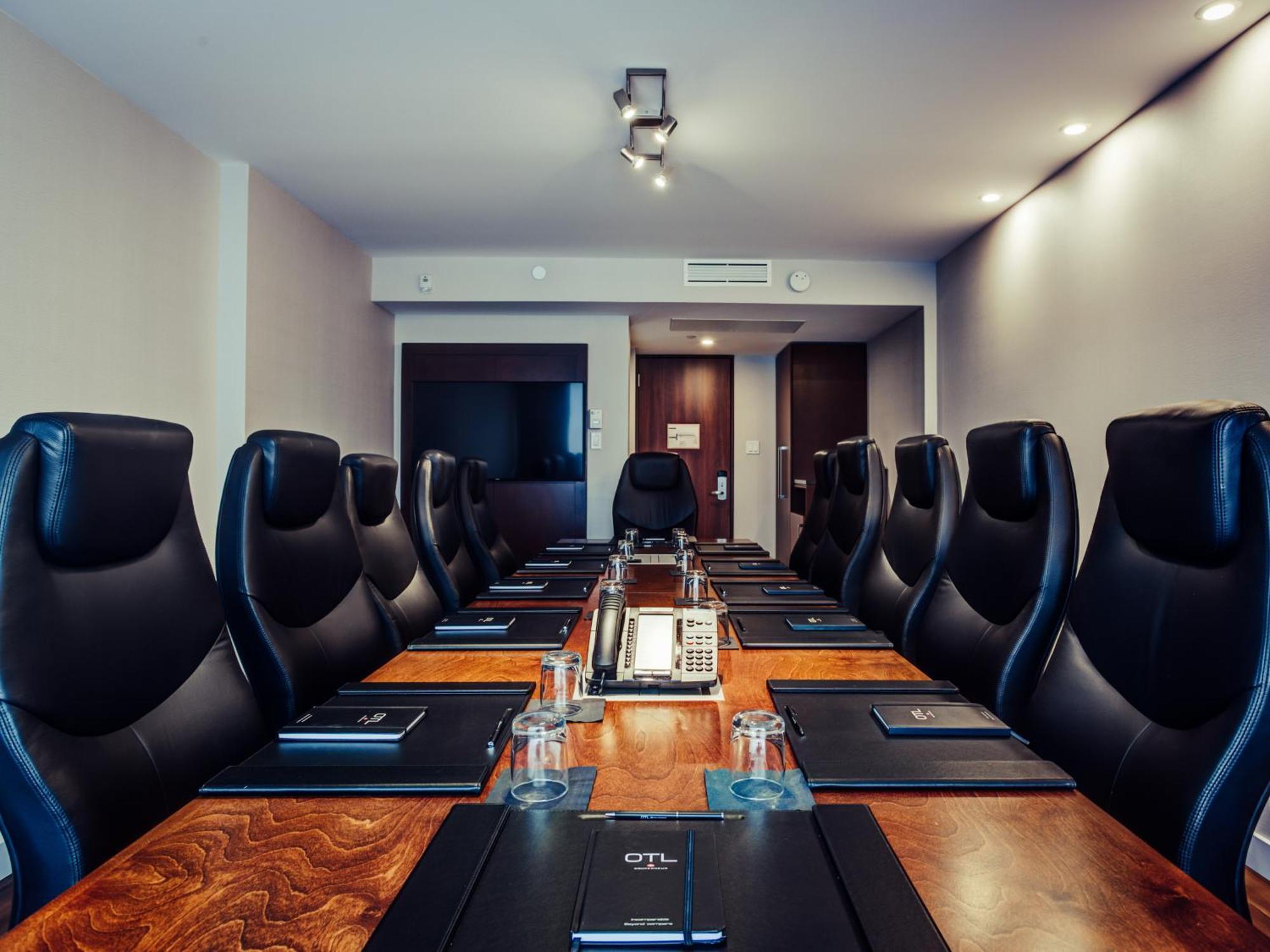 Otl Gouverneur Chicoutimi Εξωτερικό φωτογραφία Boardroom at the OTL