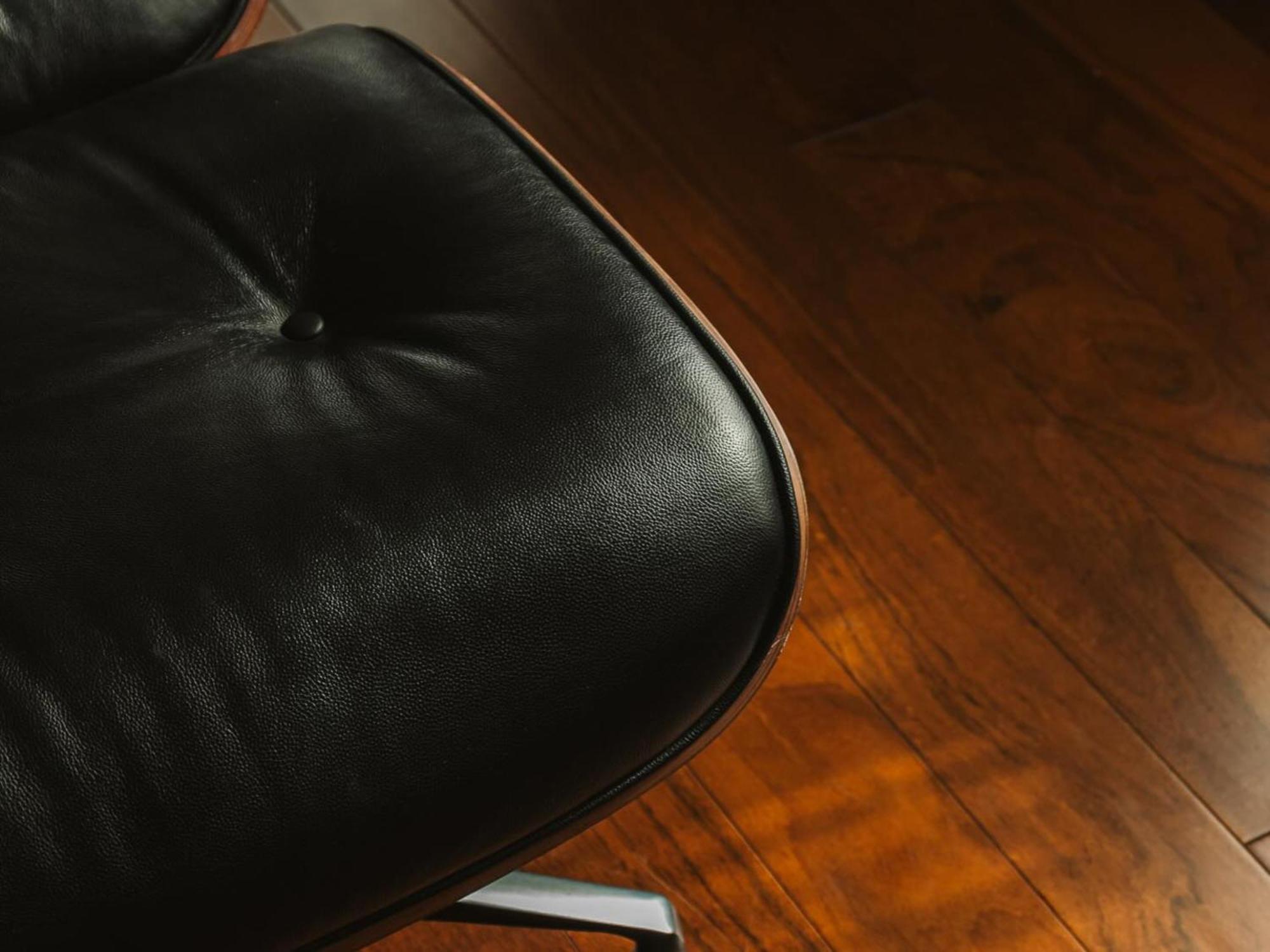 Otl Gouverneur Chicoutimi Εξωτερικό φωτογραφία Detail of the chair