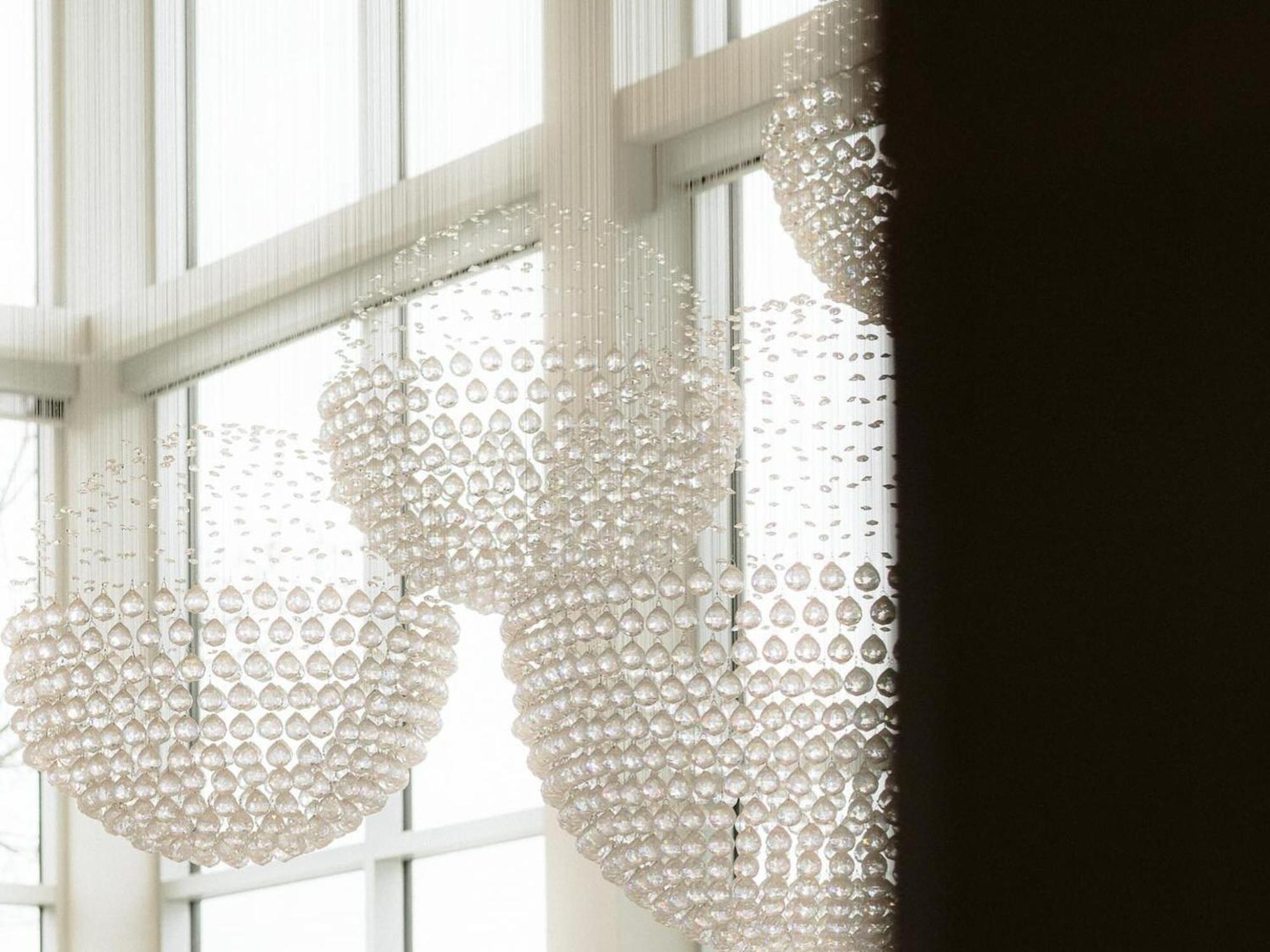 Otl Gouverneur Chicoutimi Εξωτερικό φωτογραφία The Cloud Chandelier
