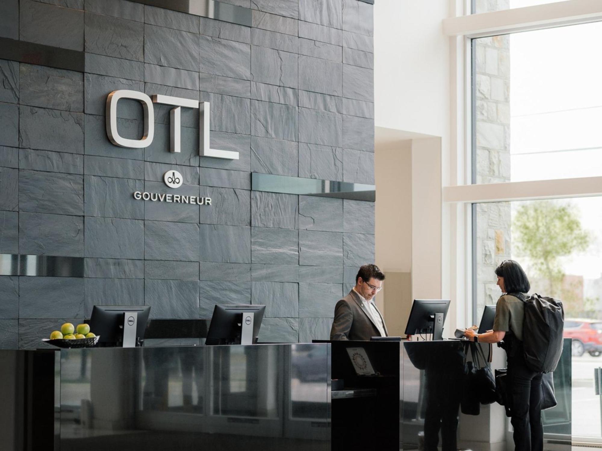 Otl Gouverneur Chicoutimi Εξωτερικό φωτογραφία OTL's reception area