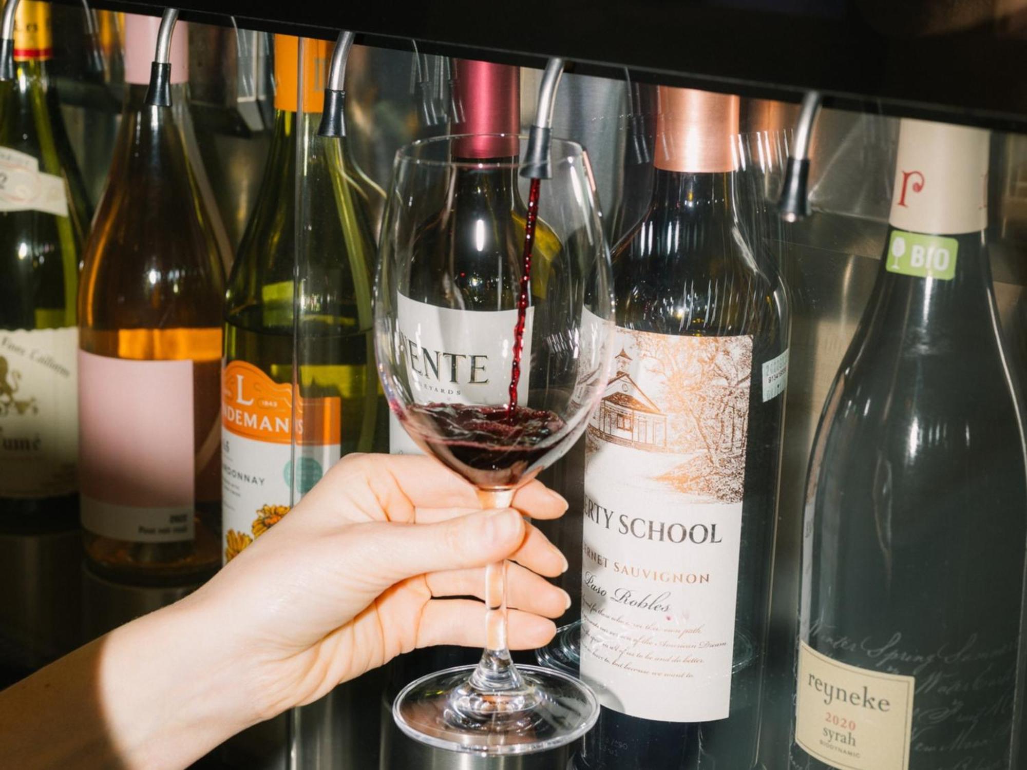 Otl Gouverneur Chicoutimi Εξωτερικό φωτογραφία Wine tasting