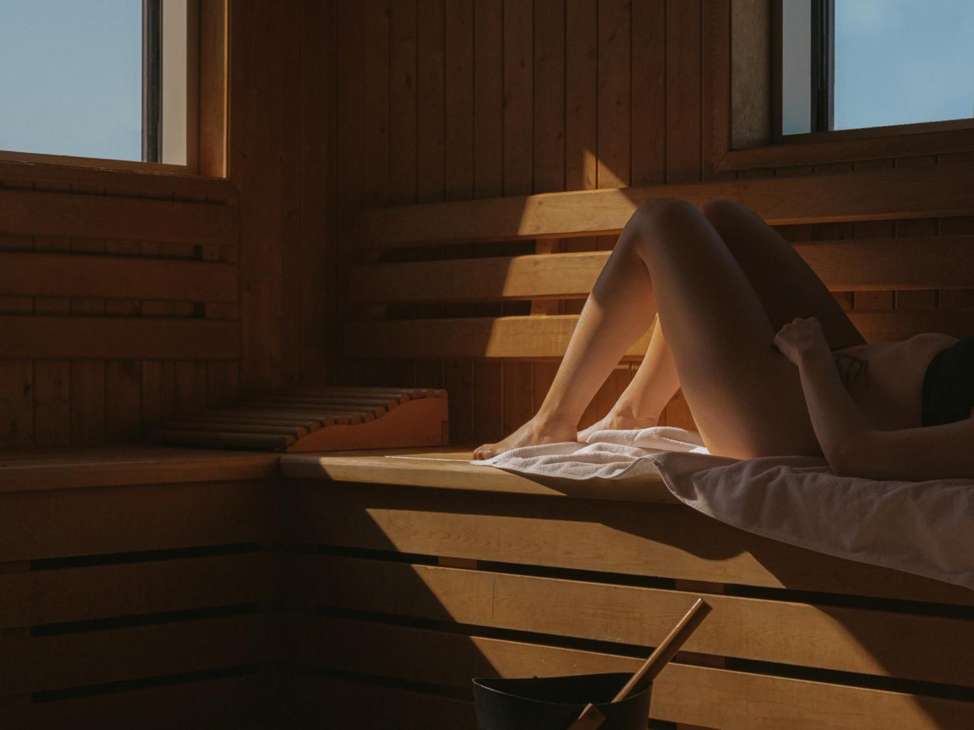 Otl Gouverneur Chicoutimi Εξωτερικό φωτογραφία Sauna bathing