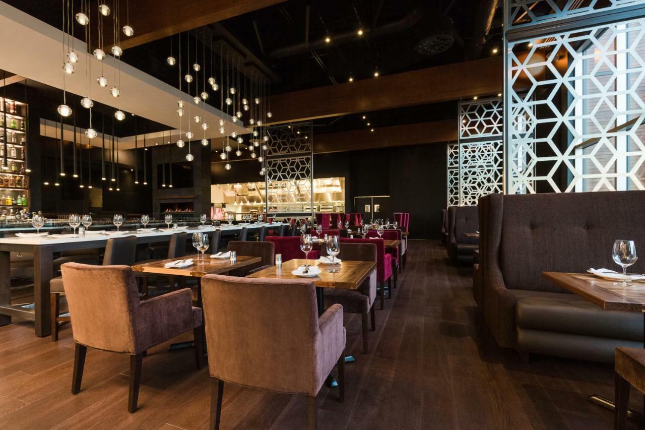 Otl Gouverneur Chicoutimi Εξωτερικό φωτογραφία Interior of the restaurant